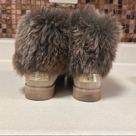 Uggs - Picture 2 of 5